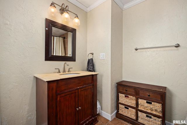 224 E NORTH LAKEVIEW Drive, East Peoria, IL 61611