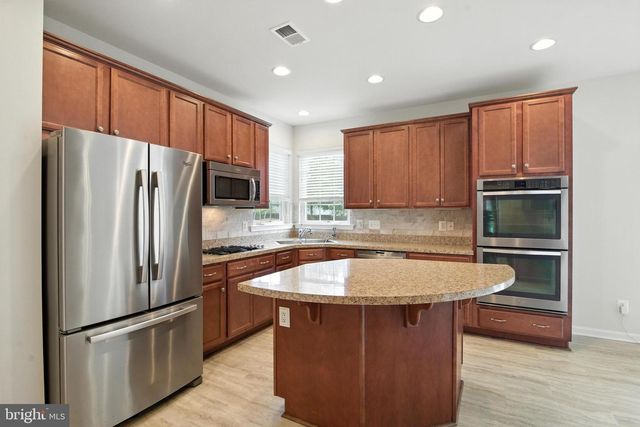1005 JULIA'S PL, Fredericksburg, VA 22401