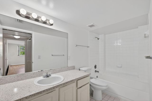8353 Lake Drive 204, Doral, FL 33166
