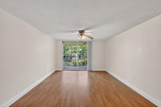 8353 Lake Drive 204, Doral, FL 33166