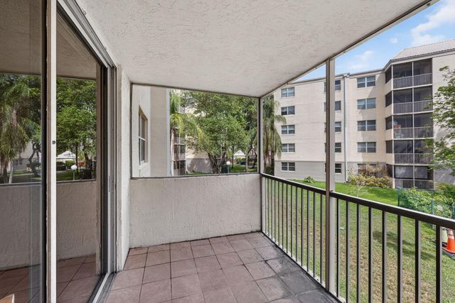 8353 Lake Drive 204, Doral, FL 33166