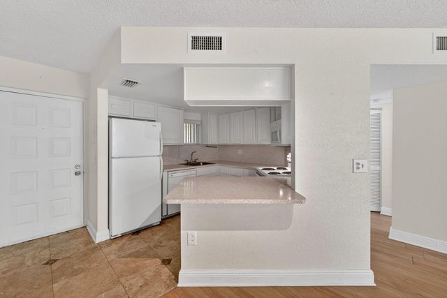 8353 Lake Drive 204, Doral, FL 33166