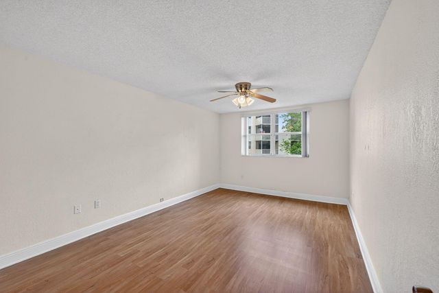 8353 Lake Drive 204, Doral, FL 33166