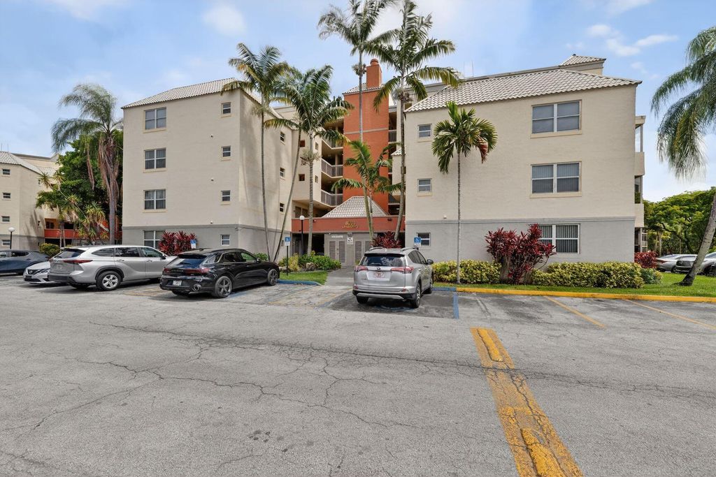 8353 Lake Drive 204, Doral, FL 33166