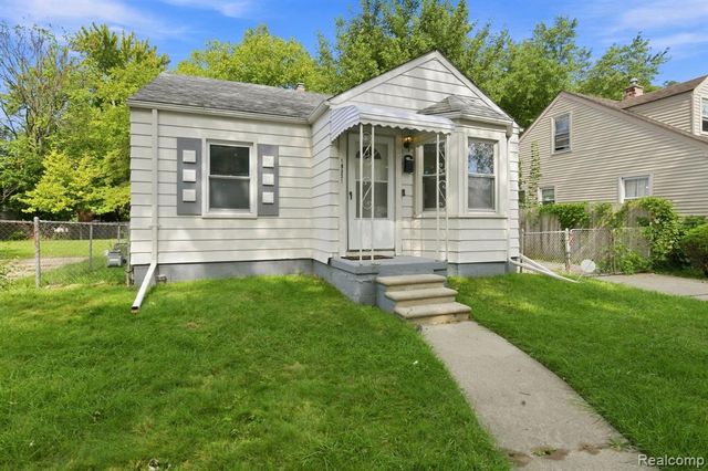 19331 Kenosha Street, Harper Woods, MI 48225