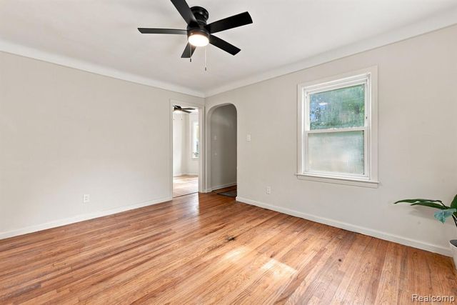 19331 Kenosha Street, Harper Woods, MI 48225