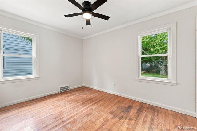19331 Kenosha Street, Harper Woods, MI 48225