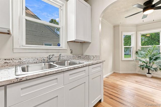 19331 Kenosha Street, Harper Woods, MI 48225