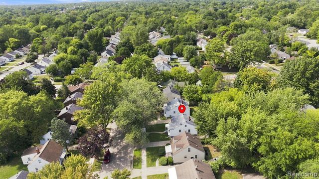 19331 Kenosha Street, Harper Woods, MI 48225