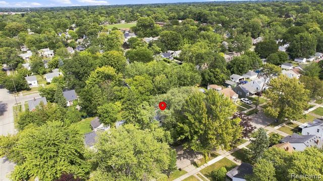 19331 Kenosha Street, Harper Woods, MI 48225
