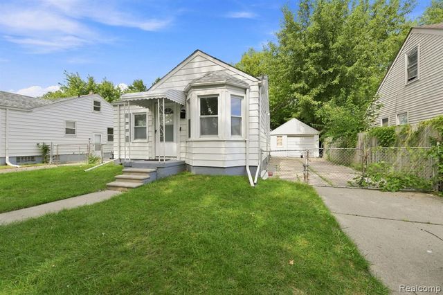 19331 Kenosha Street, Harper Woods, MI 48225