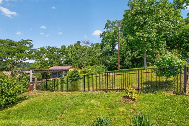 900 Hagers Camp Road, Harrodsburg, KY 40330
