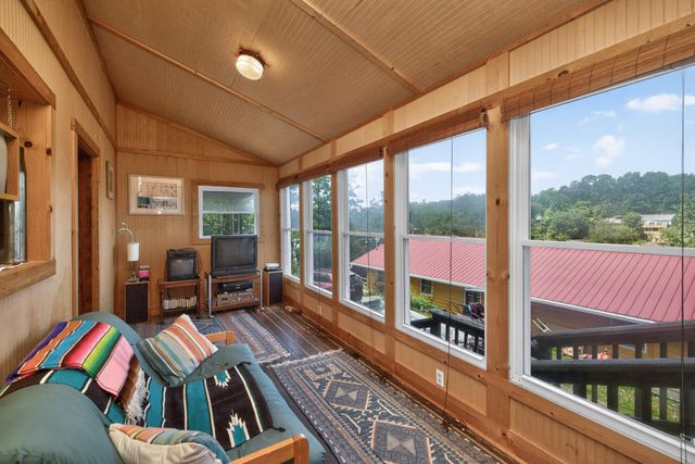 900 Hagers Camp Road, Harrodsburg, KY 40330