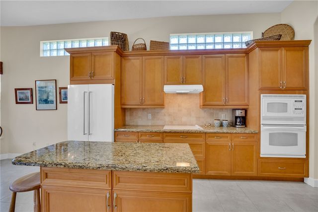 1433 W Island Club Square, Vero Beach, FL 32963