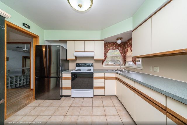 14521 Merriman Road, Livonia, MI 48154