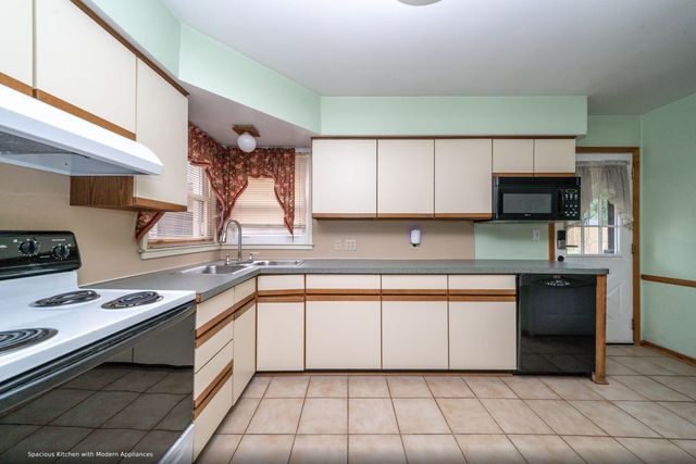14521 Merriman Road, Livonia, MI 48154