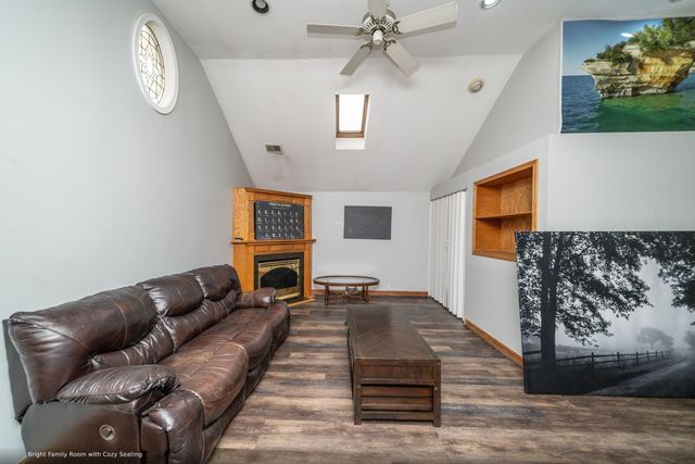 14521 Merriman Road, Livonia, MI 48154