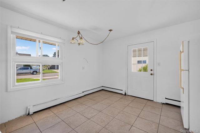 17 Berry Lane, Hicksville, NY 11801