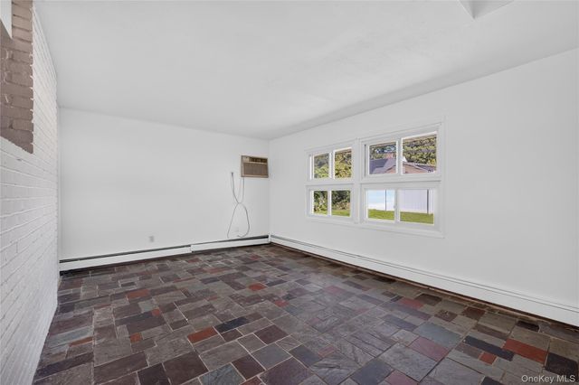 17 Berry Lane, Hicksville, NY 11801