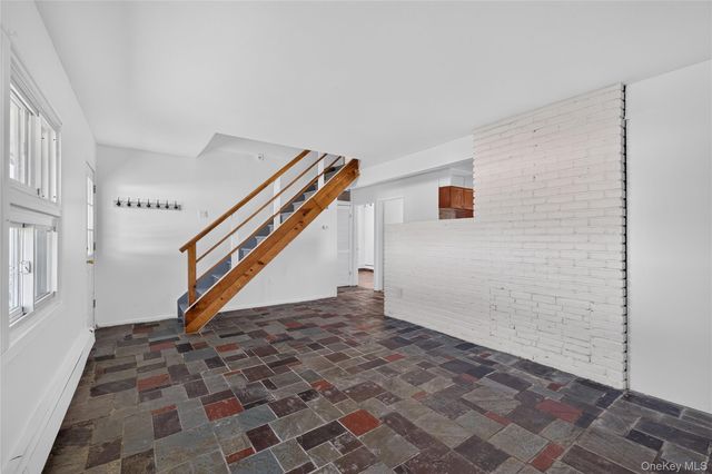 17 Berry Lane, Hicksville, NY 11801