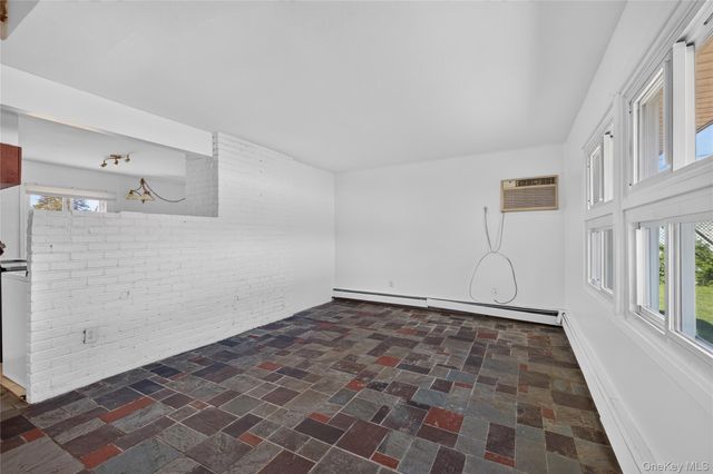 17 Berry Lane, Hicksville, NY 11801