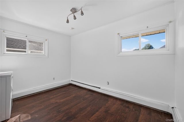 17 Berry Lane, Hicksville, NY 11801