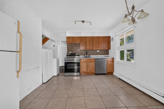 17 Berry Lane, Hicksville, NY 11801