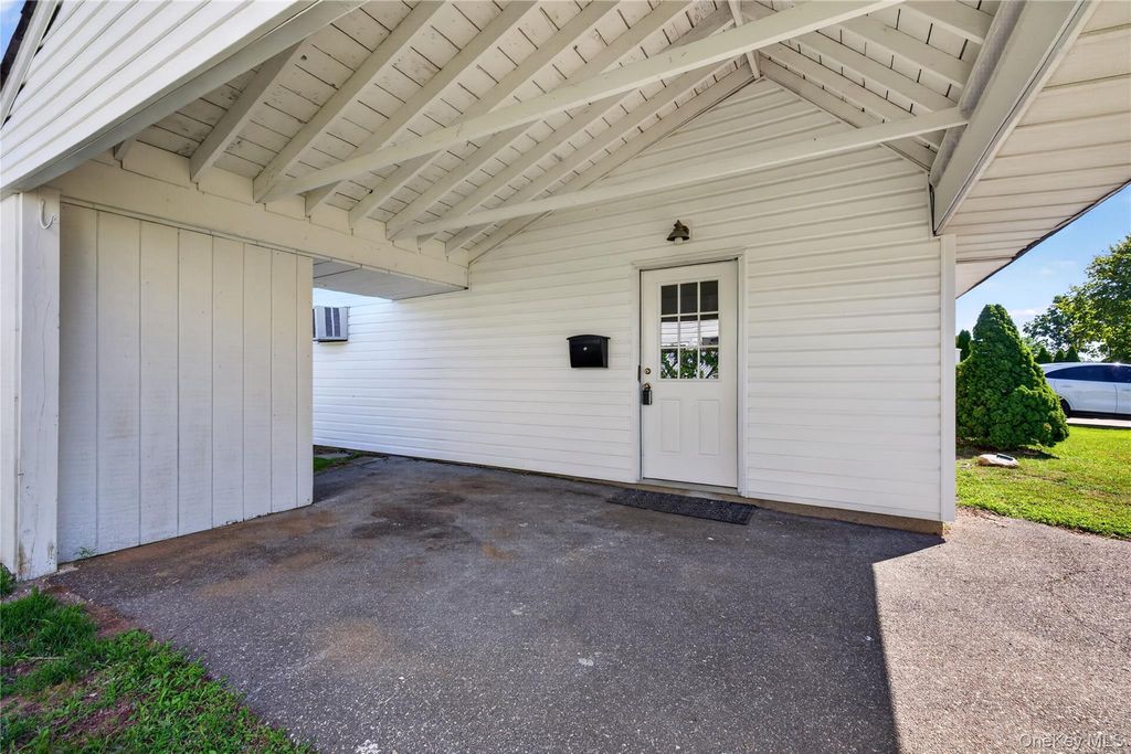 17 Berry Lane, Hicksville, NY 11801 — photo 3