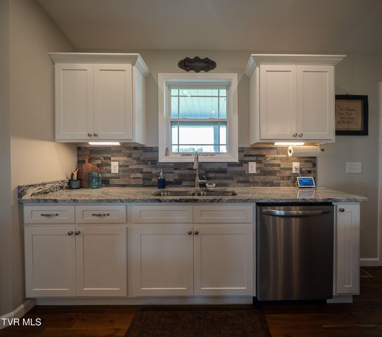 60 Alexander Ferry Lane, Greeneville, TN 37743