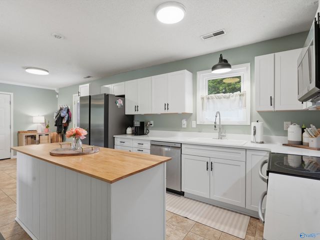 721 E Byrd Road, Hartselle, AL 35640