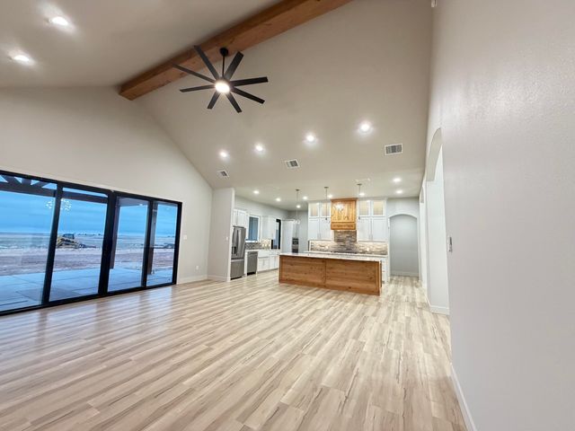 1155 E Hayes Street, New Home, TX 79383