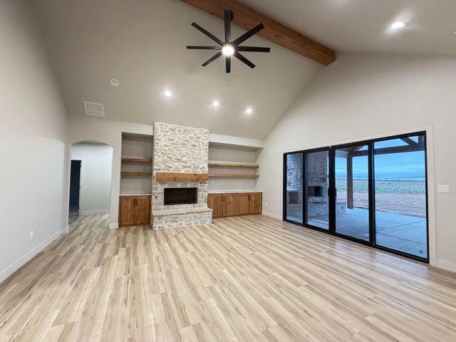 1155 E Hayes Street, New Home, TX 79383