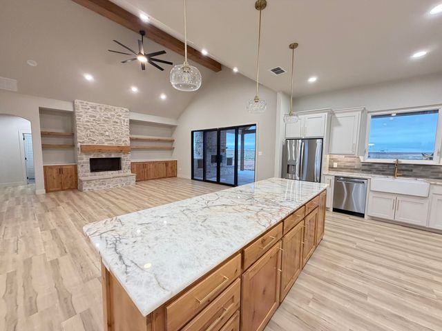 1155 E Hayes Street, New Home, TX 79383