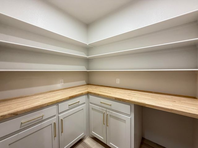 1155 E Hayes Street, New Home, TX 79383
