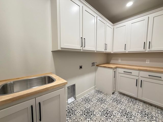 1155 E Hayes Street, New Home, TX 79383