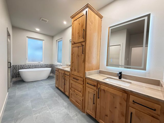1155 E Hayes Street, New Home, TX 79383