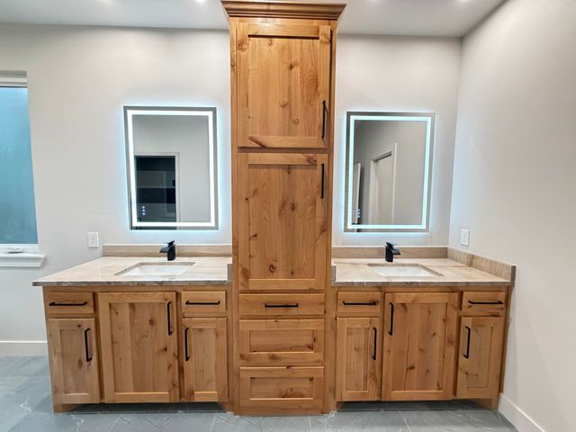 1155 E Hayes Street, New Home, TX 79383