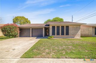 104 Willowick Drive, Victoria, TX 77901