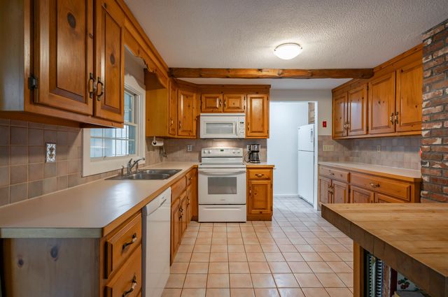 9 Maple Avenue, Atkinson, NH 03811