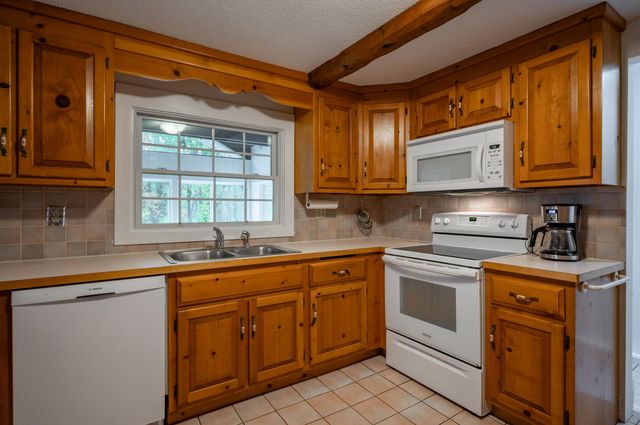 9 Maple Avenue, Atkinson, NH 03811