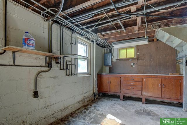 3041 Ida Street, Omaha, NE 68112