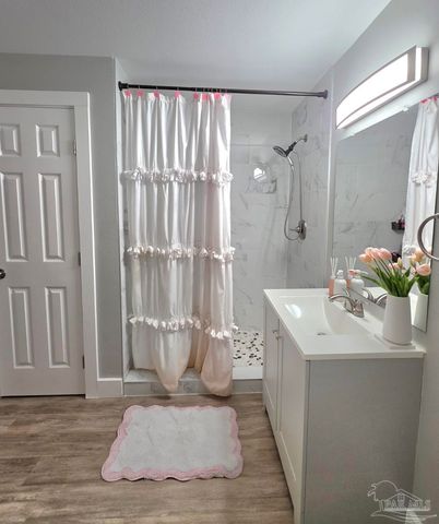 18 Milton Rd, Pensacola, FL 32507