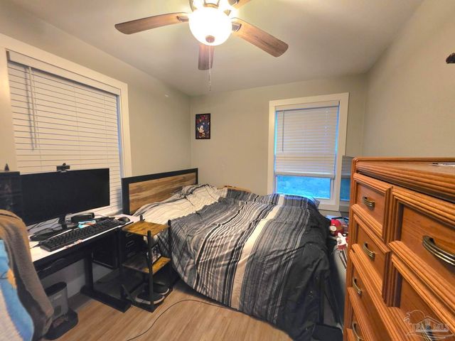 18 Milton Rd, Pensacola, FL 32507