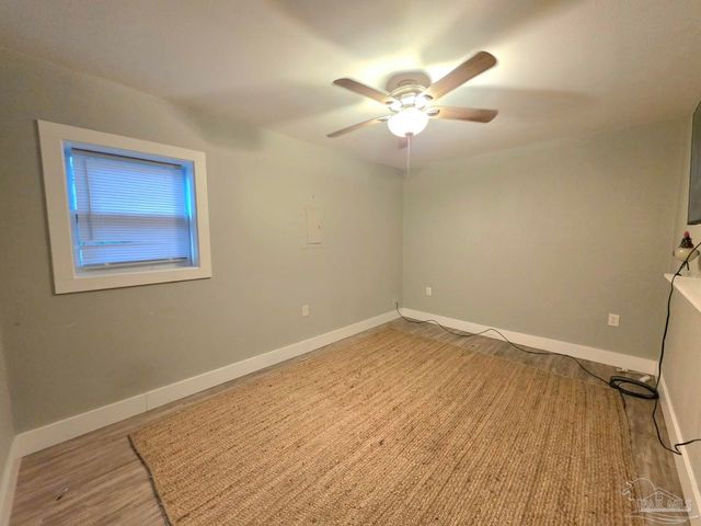 18 Milton Rd, Pensacola, FL 32507