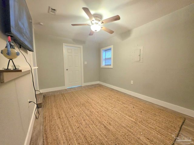 18 Milton Rd, Pensacola, FL 32507