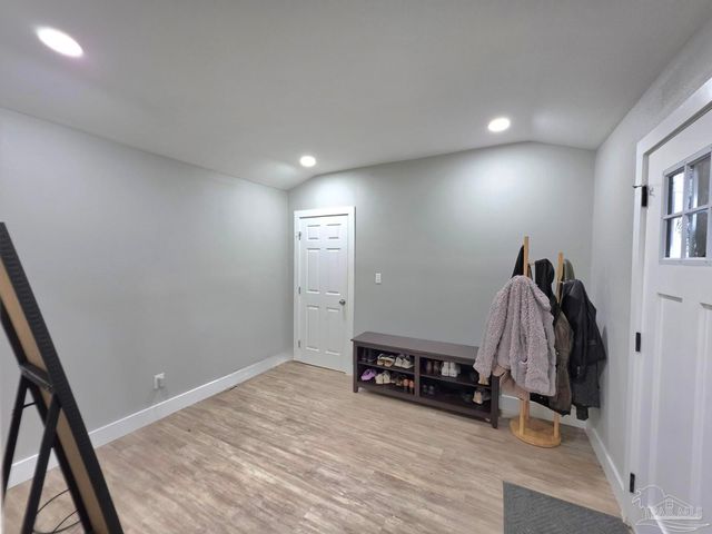 18 Milton Rd, Pensacola, FL 32507