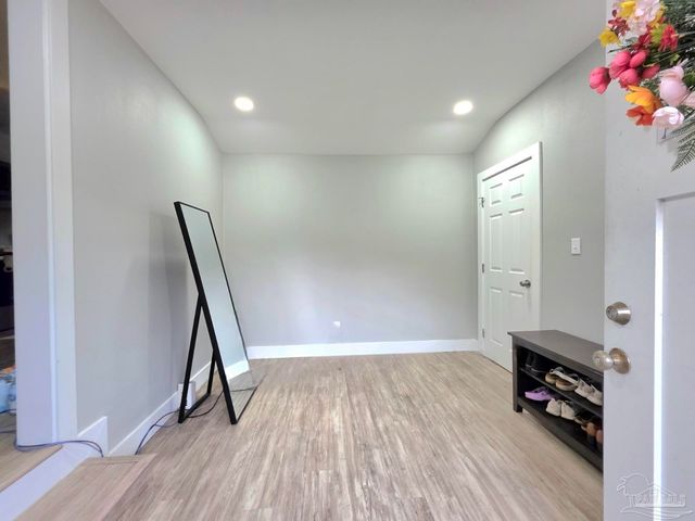 18 Milton Rd, Pensacola, FL 32507