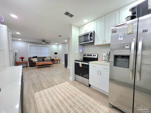 18 Milton Rd, Pensacola, FL 32507