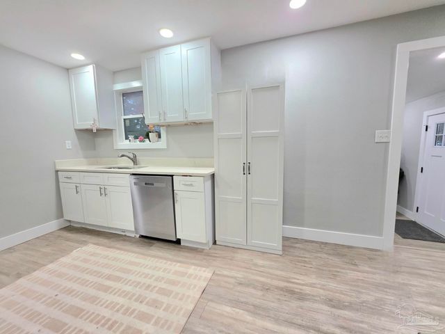 18 Milton Rd, Pensacola, FL 32507