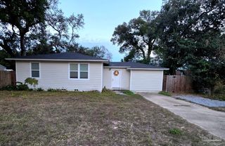 18 Milton Rd, Pensacola, FL 32507